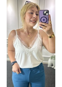 Karol Beyaz Saten Dantelli Bluz