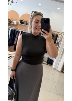 Dik Yaka Siyah Buzzy Kolsuz Bluz