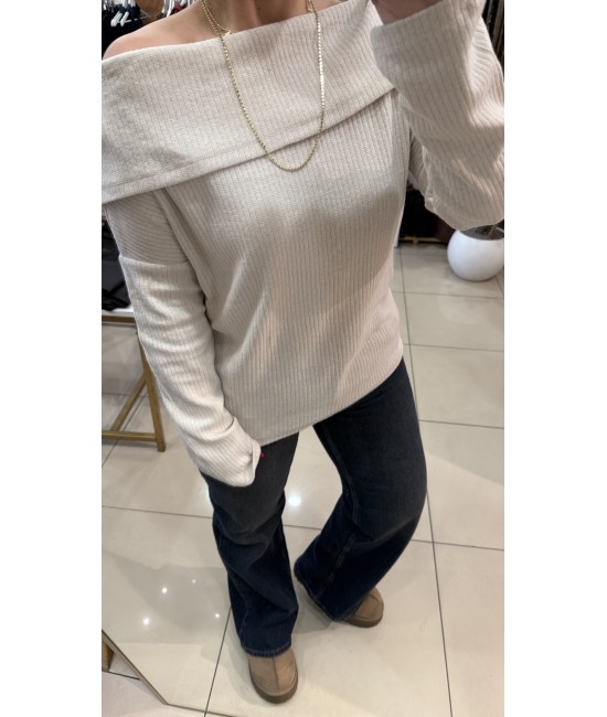 Yumoş Dokulu Madonna Yaka Bluz-Krem