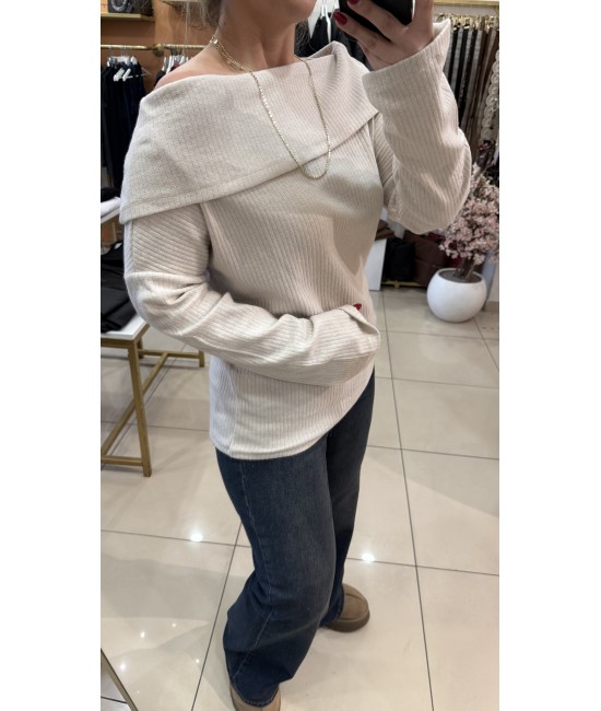 Yumoş Dokulu Madonna Yaka Bluz-Krem