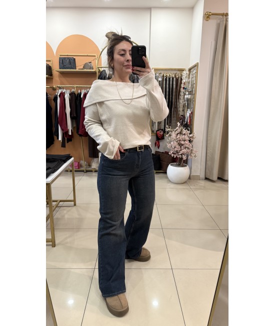 Yumoş Dokulu Madonna Yaka Bluz-Krem