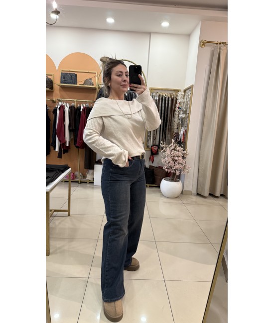 Yumoş Dokulu Madonna Yaka Bluz-Krem