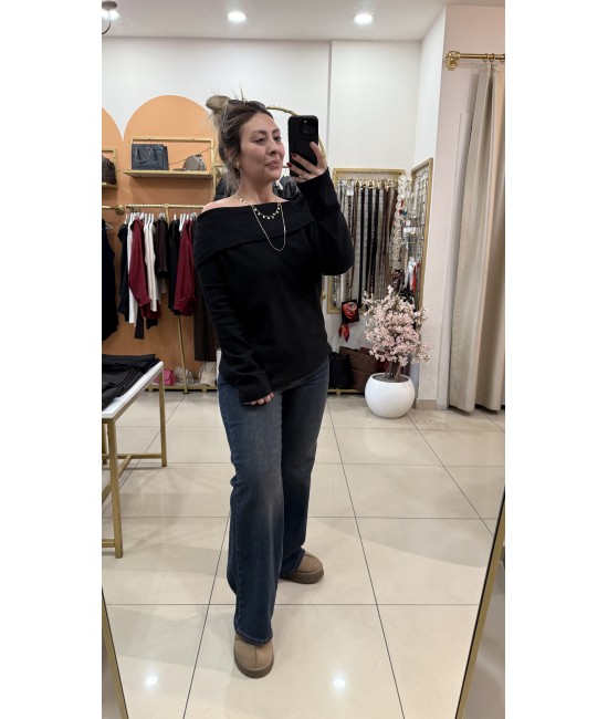 Yumoş Dokulu Madonna Yaka Bluz-Siyah