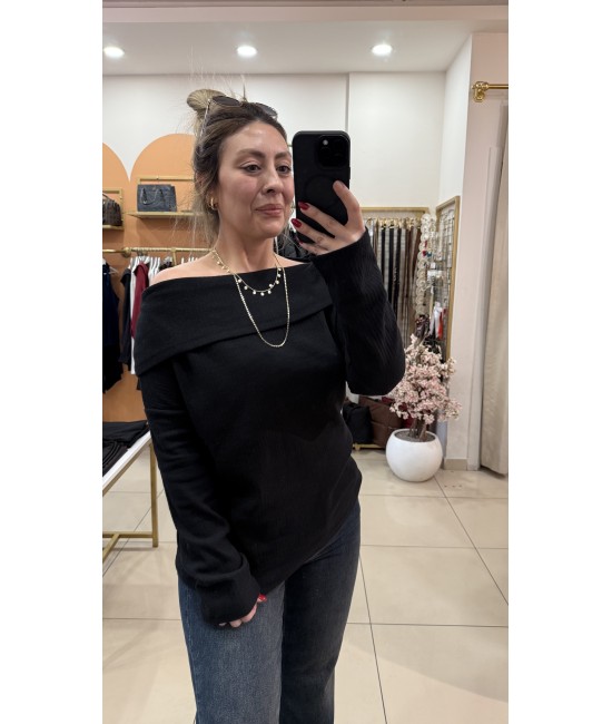 Yumoş Dokulu Madonna Yaka Bluz-Siyah