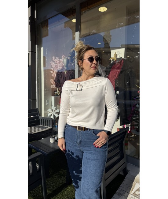 Beyaz Modal Yaka Gold Toka Detaylı Bluz