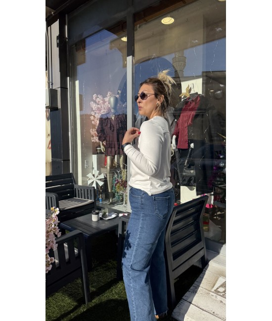 Beyaz Modal Yaka Gold Toka Detaylı Bluz