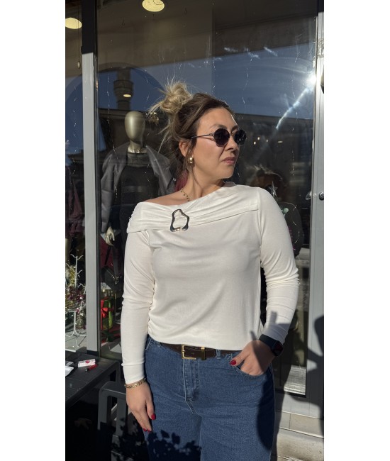 Beyaz Modal Yaka Gold Toka Detaylı Bluz