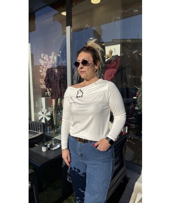 Beyaz Modal Yaka Gold Toka Detaylı Bluz