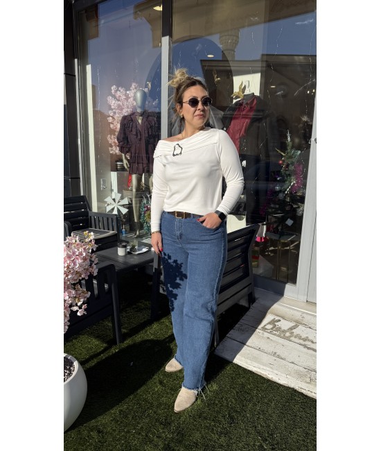 Beyaz Modal Yaka Gold Toka Detaylı Bluz