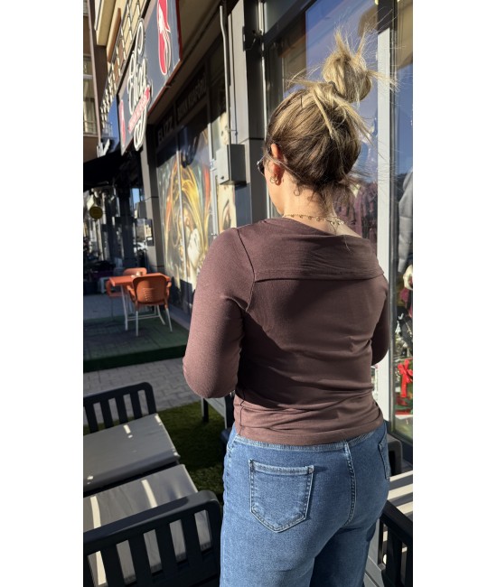 Kahverengi Modal Yaka Gold Toka Detaylı Bluz